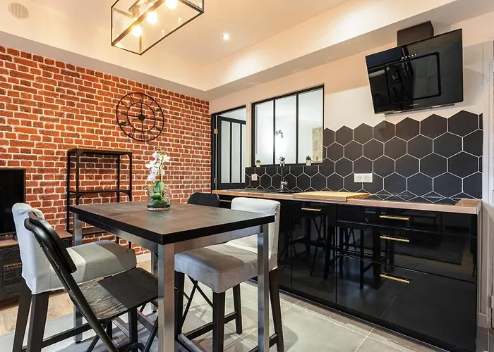 Loft Magnan - Parking - Ideal Couples -beach -tram & Supermarkets - New & Confort-ac *