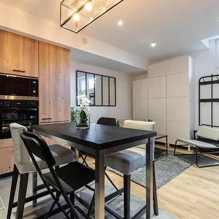 Loft Magnan - Parking - Ideal Couples -beach -tram & Supermarkets - New & Confort-ac *