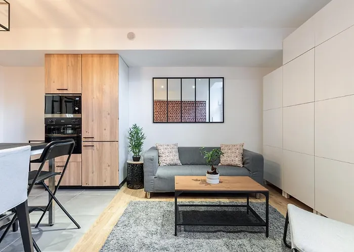 Apartment Loft Magnan - Parking - Ideal Couples -beach -tram & Supermarkets - New & Confort-ac
