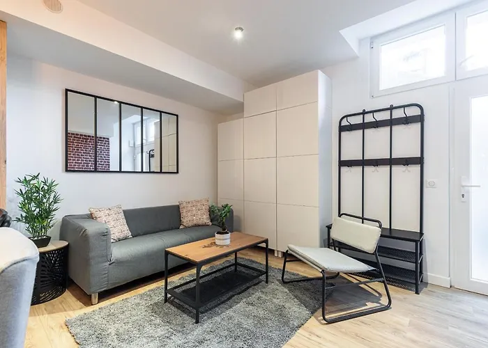 Loft Magnan - Parking - Ideal Couples -beach -tram & Supermarkets - New & Confort-ac