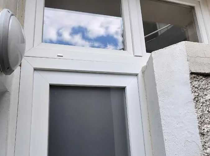 Loft Magnan - Parking - Ideal Couples -beach -tram & Supermarkets - New & Confort-ac Apartment *