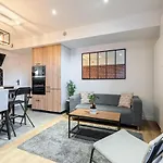 Loft Magnan - Parking - Ideal Couples -beach -tram & Supermarkets - New & Confort-ac * Νίκαια