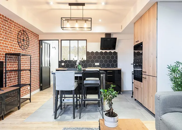Loft Magnan - Parking - Ideal Couples -beach -tram & Supermarkets - New & Confort-ac